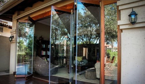 家庭装修玻璃折叠门效果图
